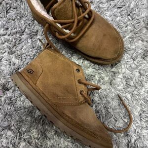 UGG Women's tan Suede